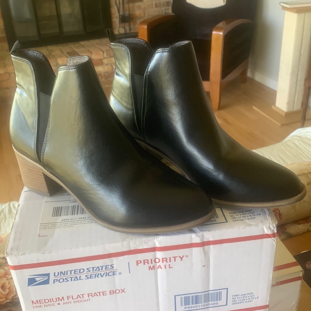 🌻NEW Dr. Scholl's Black Teammate Heeled Ankle Booties Size 9